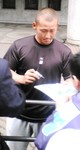 090322_中田サイン中.jpg
